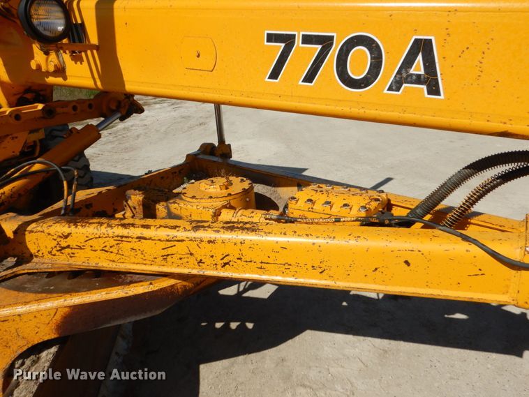 image for item FU9541 1982 John Deere 770A motor grader