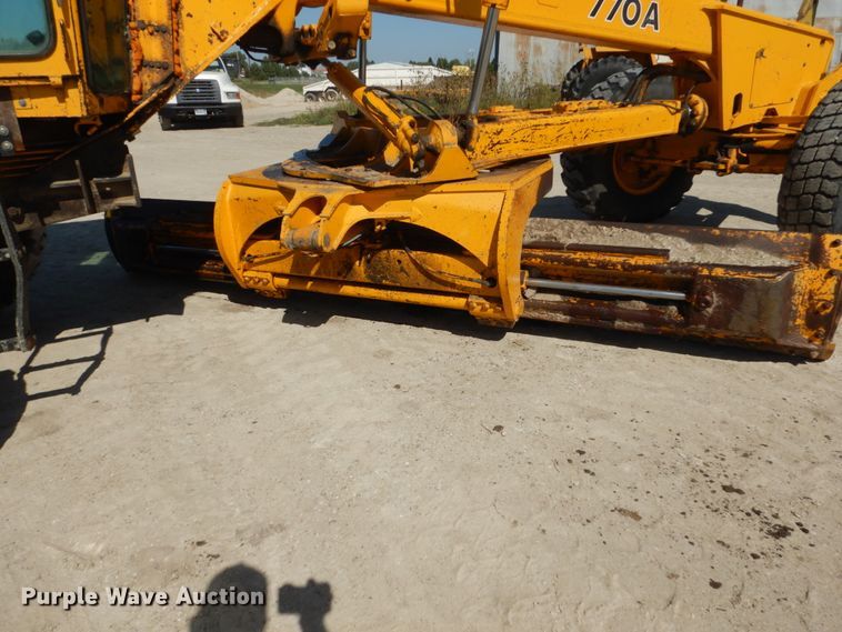 image for item FU9541 1982 John Deere 770A motor grader