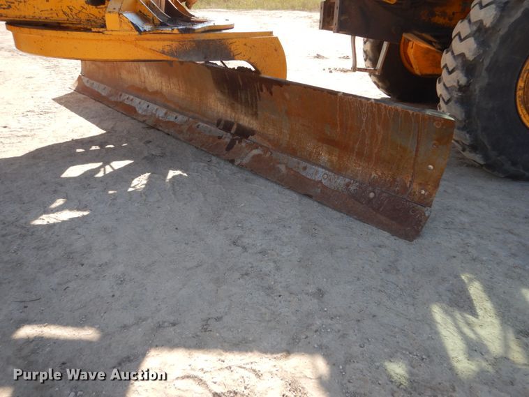 image for item FU9541 1982 John Deere 770A motor grader