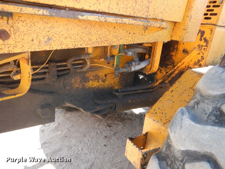 image for item FU9541 1982 John Deere 770A motor grader