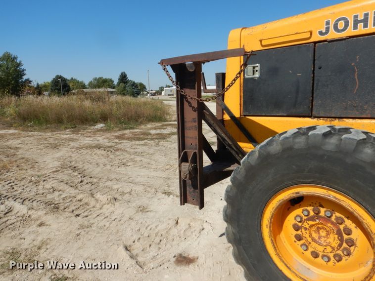 image for item FU9541 1982 John Deere 770A motor grader