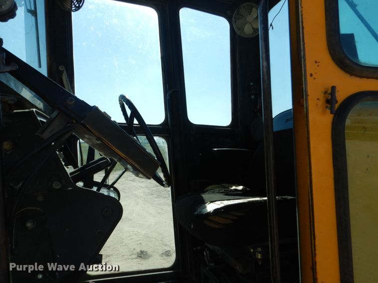 image for item FU9541 1982 John Deere 770A motor grader