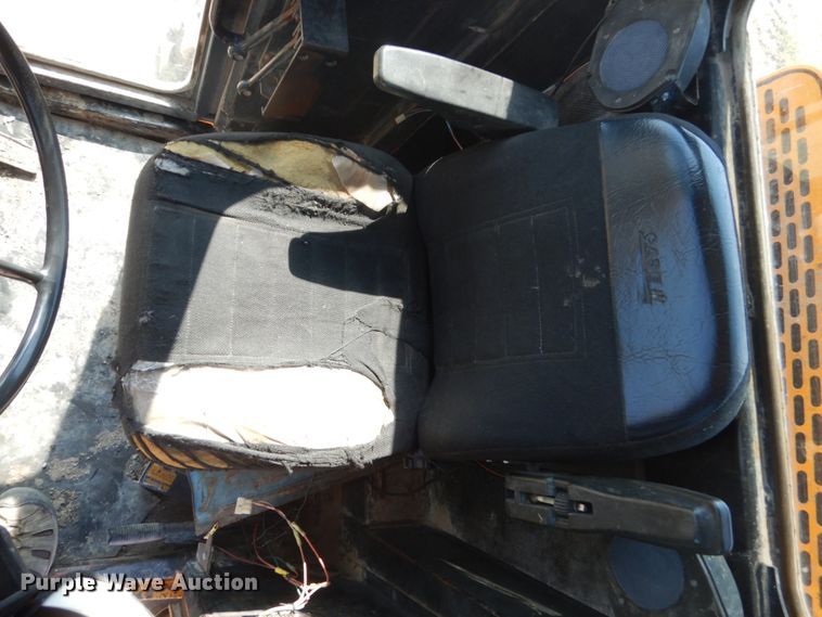 image for item FU9541 1982 John Deere 770A motor grader