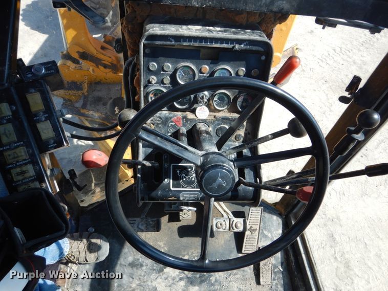 image for item FU9541 1982 John Deere 770A motor grader