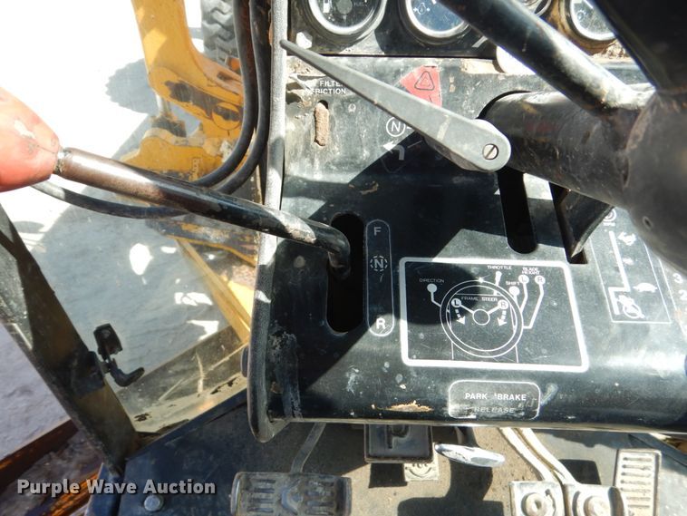 image for item FU9541 1982 John Deere 770A motor grader