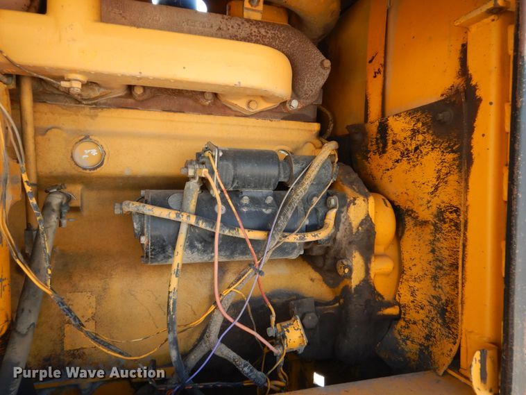 image for item FU9541 1982 John Deere 770A motor grader