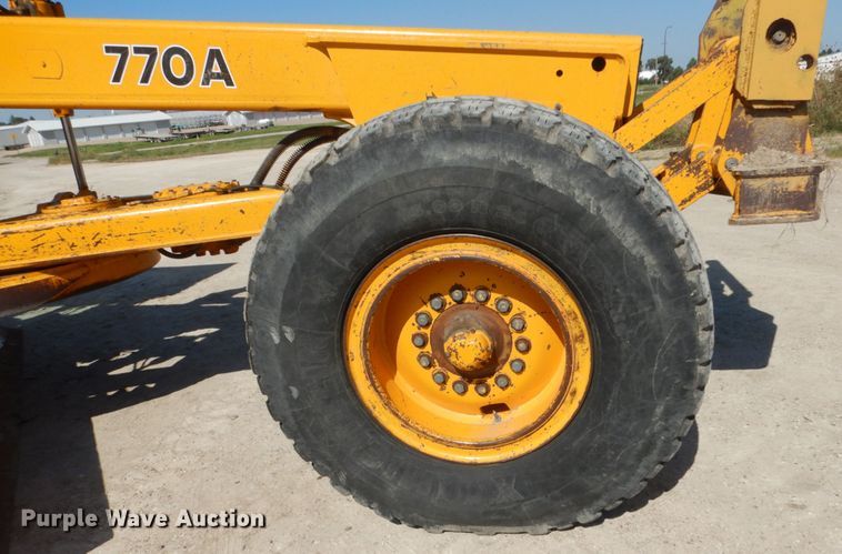 image for item FU9541 1982 John Deere 770A motor grader