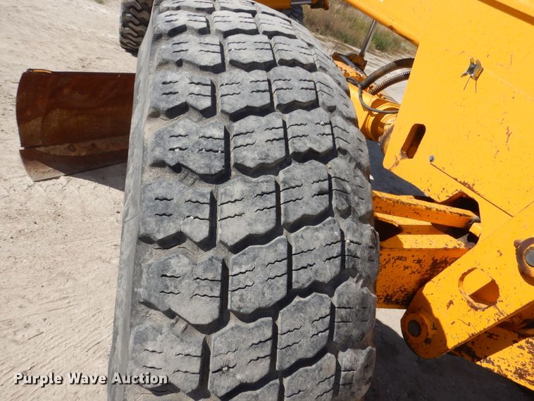 image for item FU9541 1982 John Deere 770A motor grader