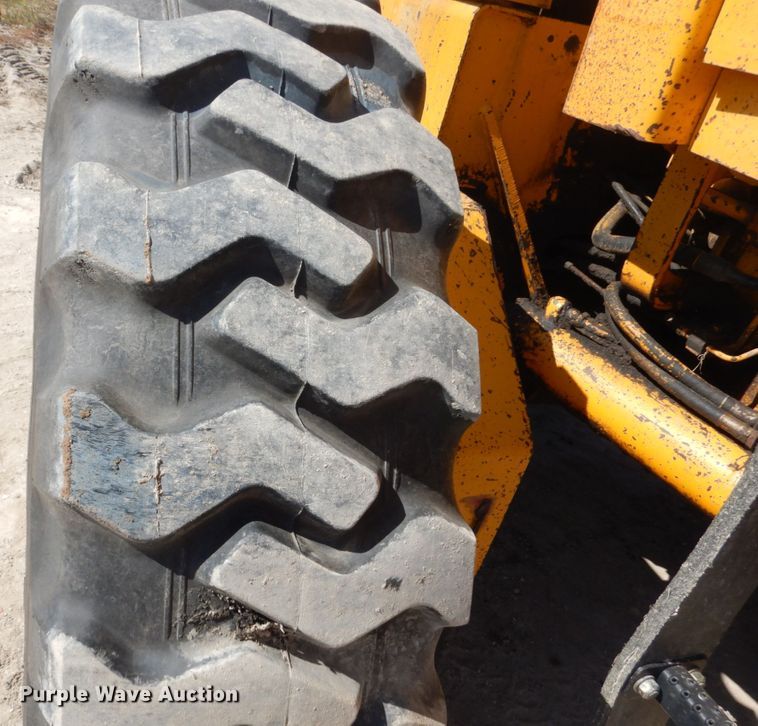 image for item FU9541 1982 John Deere 770A motor grader