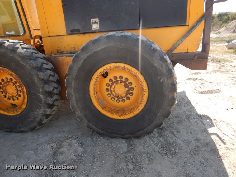 image for item FU9541 1982 John Deere 770A motor grader