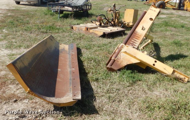 image for item FU9541 1982 John Deere 770A motor grader