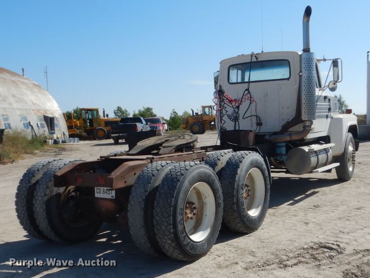 image for item FU9543 1986 Ford LT9000 semi truck