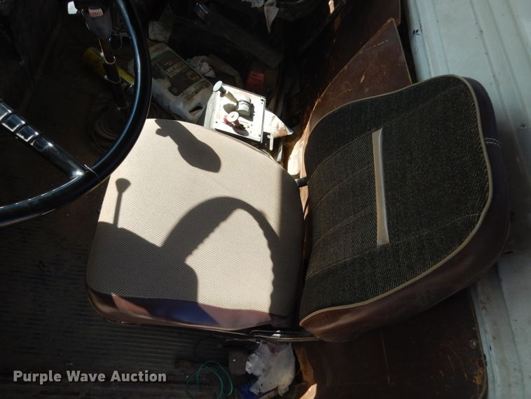 image for item FU9543 1986 Ford LT9000 semi truck