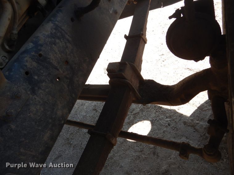 image for item FU9543 1986 Ford LT9000 semi truck