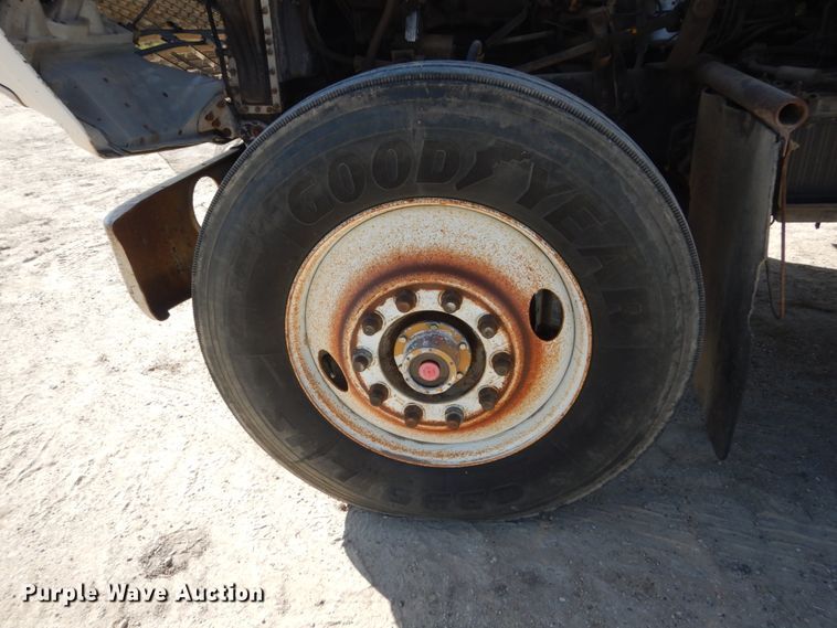 image for item FU9543 1986 Ford LT9000 semi truck