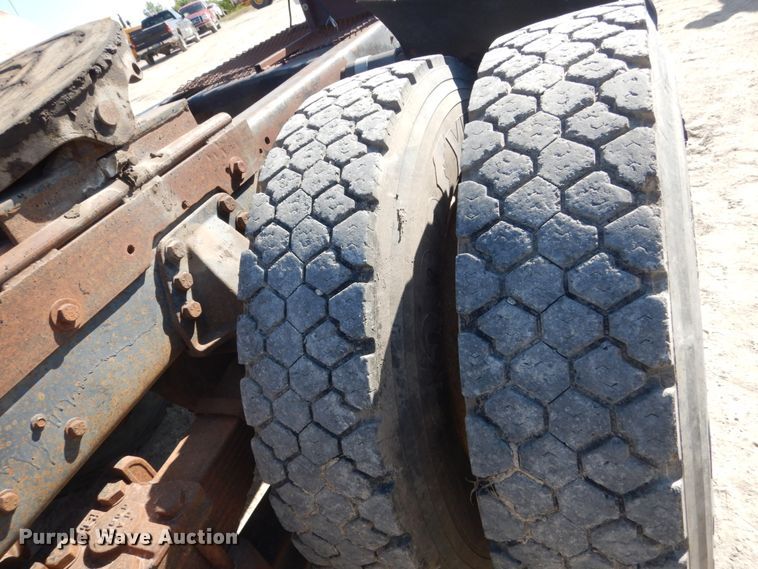 image for item FU9543 1986 Ford LT9000 semi truck