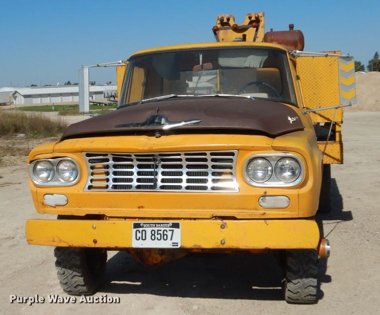 image for item FU9544 1962 International 130 drilling rig truck