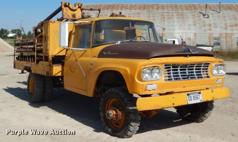 image for item FU9544 1962 International 130 drilling rig truck