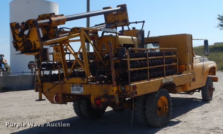 image for item FU9544 1962 International 130 drilling rig truck