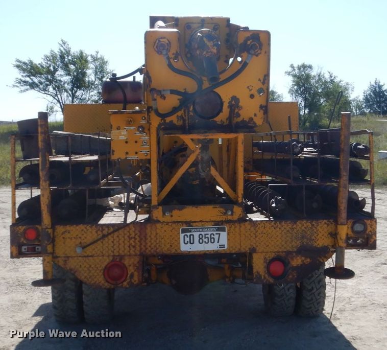 image for item FU9544 1962 International 130 drilling rig truck