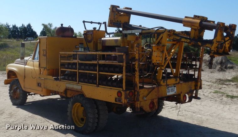 image for item FU9544 1962 International 130 drilling rig truck