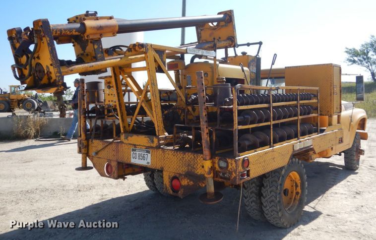 image for item FU9544 1962 International 130 drilling rig truck