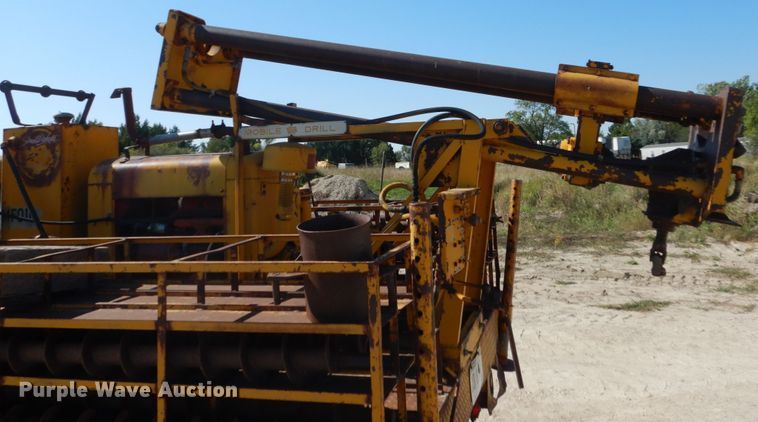 image for item FU9544 1962 International 130 drilling rig truck