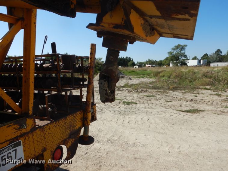 image for item FU9544 1962 International 130 drilling rig truck