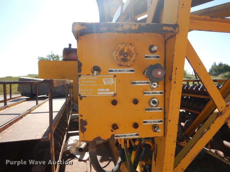 image for item FU9544 1962 International 130 drilling rig truck