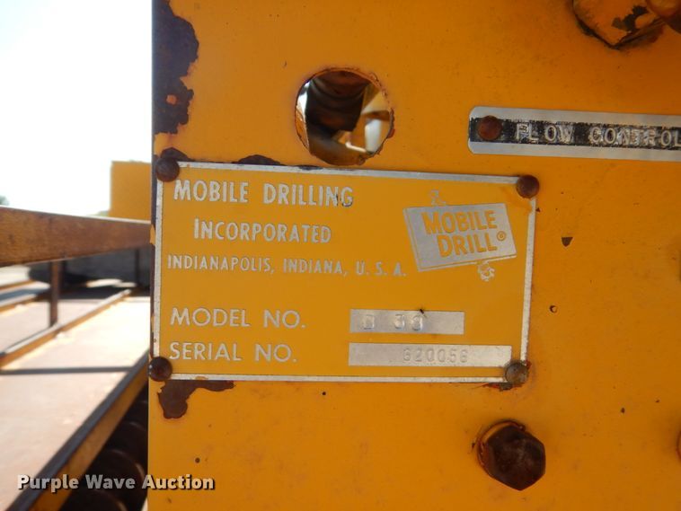 image for item FU9544 1962 International 130 drilling rig truck