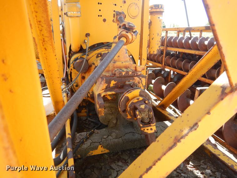 image for item FU9544 1962 International 130 drilling rig truck
