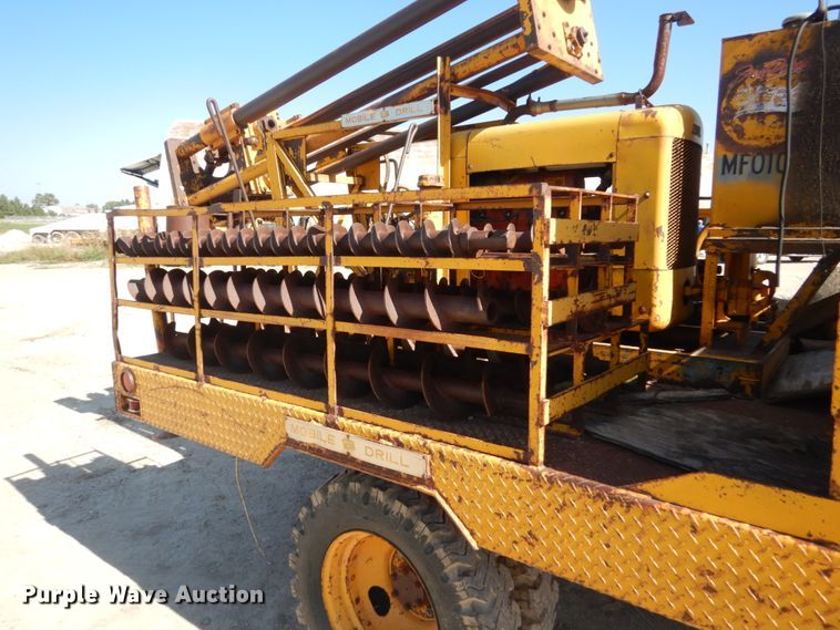 image for item FU9544 1962 International 130 drilling rig truck