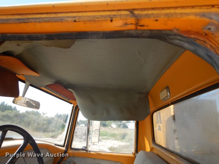 image for item FU9544 1962 International 130 drilling rig truck