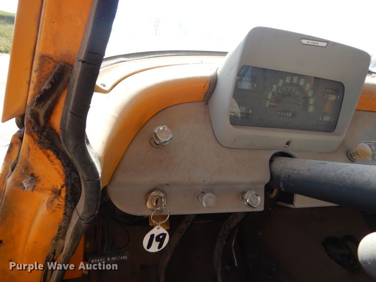 image for item FU9544 1962 International 130 drilling rig truck