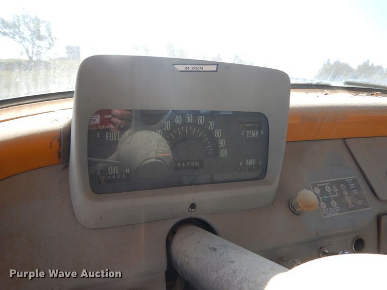 image for item FU9544 1962 International 130 drilling rig truck