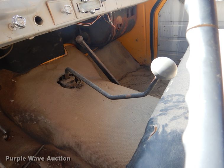 image for item FU9544 1962 International 130 drilling rig truck