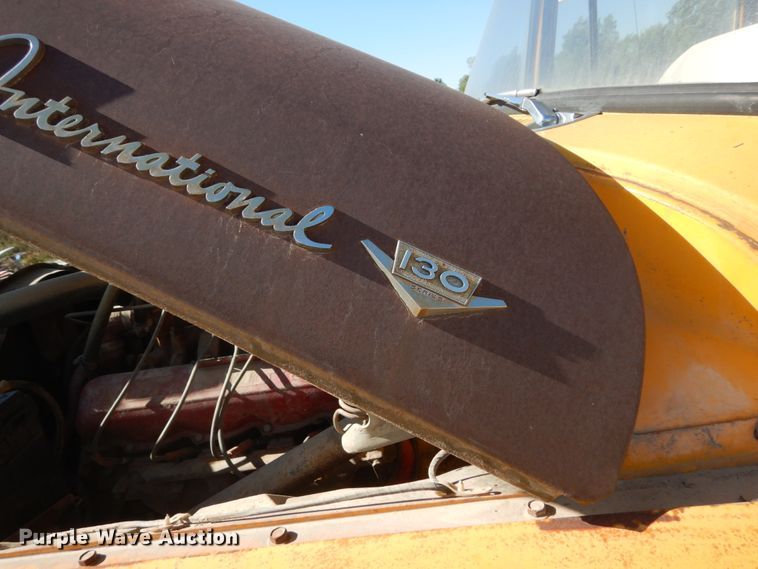 image for item FU9544 1962 International 130 drilling rig truck