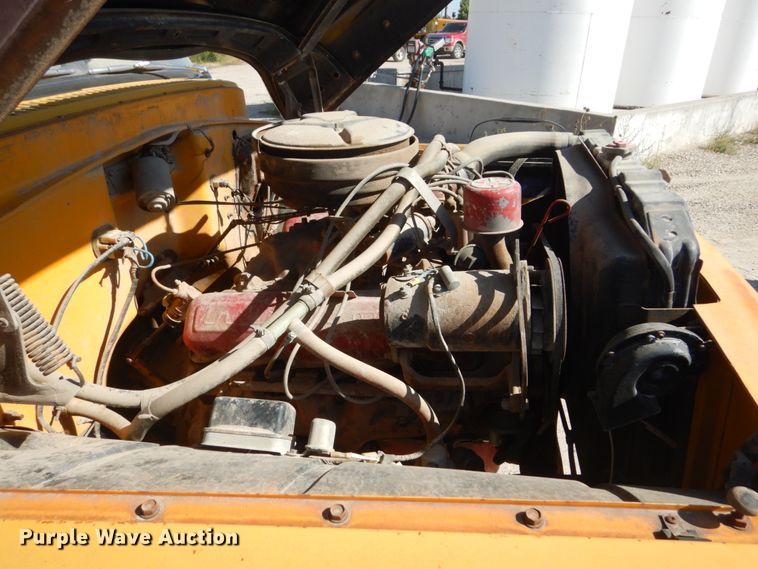 image for item FU9544 1962 International 130 drilling rig truck