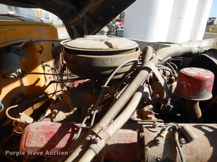 image for item FU9544 1962 International 130 drilling rig truck