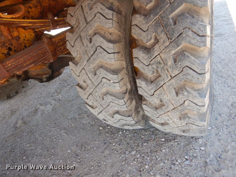 image for item FU9544 1962 International 130 drilling rig truck