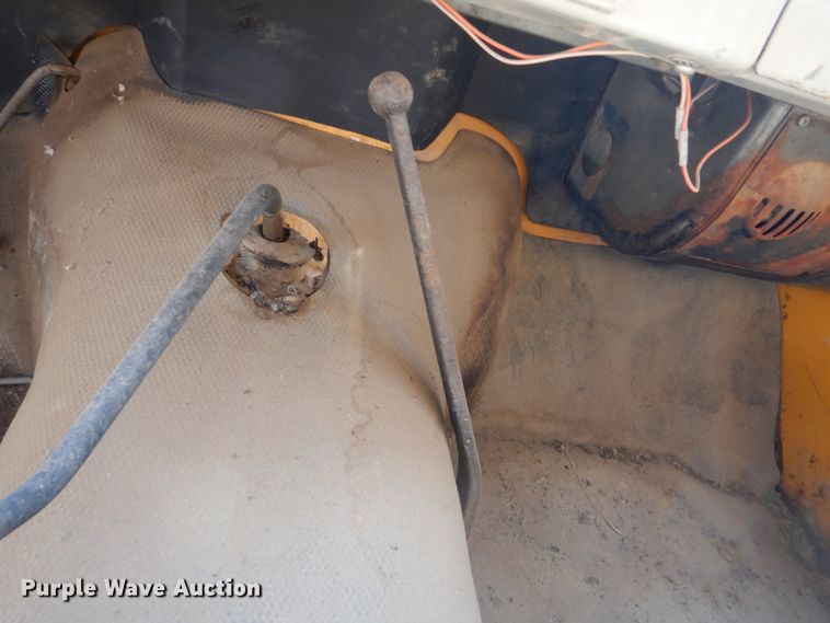 image for item FU9544 1962 International 130 drilling rig truck