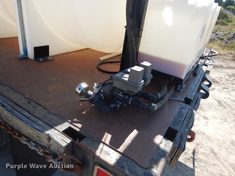 image for item FU9545 1997 Ford F700 flatbed truck with sprayer system