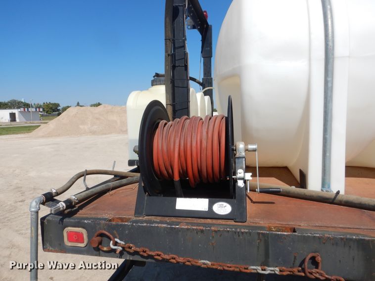 image for item FU9545 1997 Ford F700 flatbed truck with sprayer system