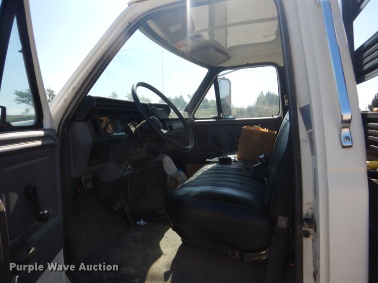 image for item FU9545 1997 Ford F700 flatbed truck with sprayer system