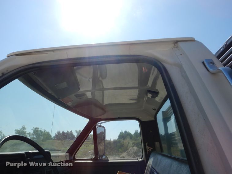 image for item FU9545 1997 Ford F700 flatbed truck with sprayer system