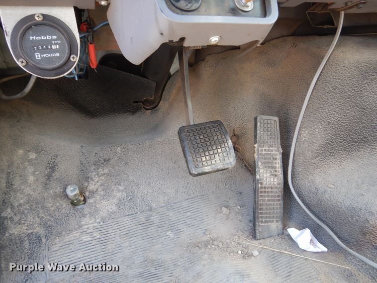 image for item FU9545 1997 Ford F700 flatbed truck with sprayer system