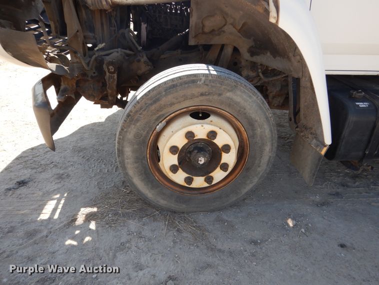 image for item FU9545 1997 Ford F700 flatbed truck with sprayer system