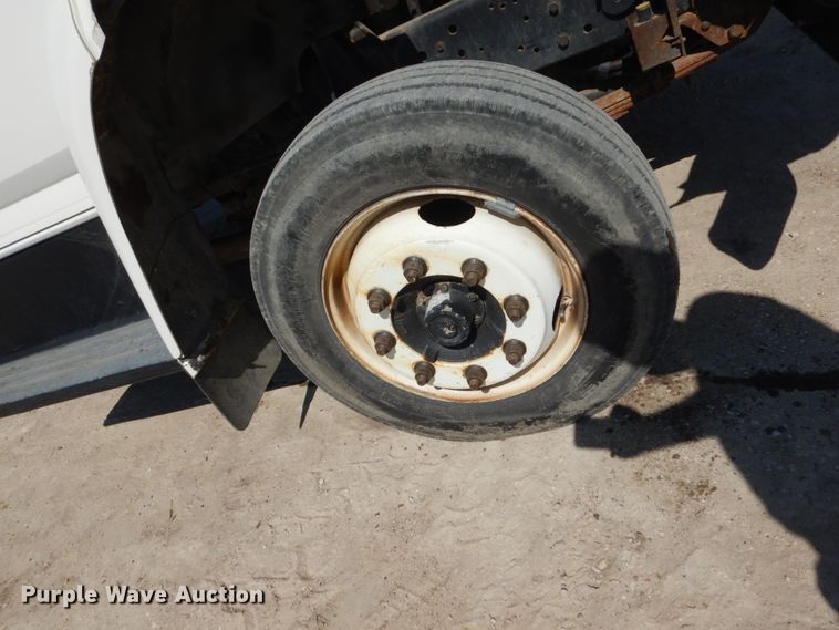 image for item FU9545 1997 Ford F700 flatbed truck with sprayer system