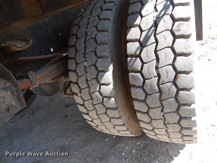 image for item FU9545 1997 Ford F700 flatbed truck with sprayer system