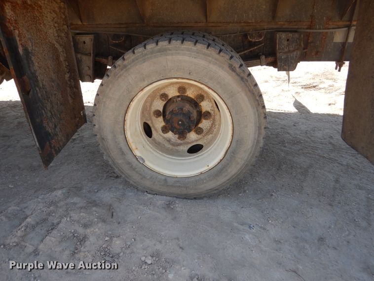 image for item FU9545 1997 Ford F700 flatbed truck with sprayer system